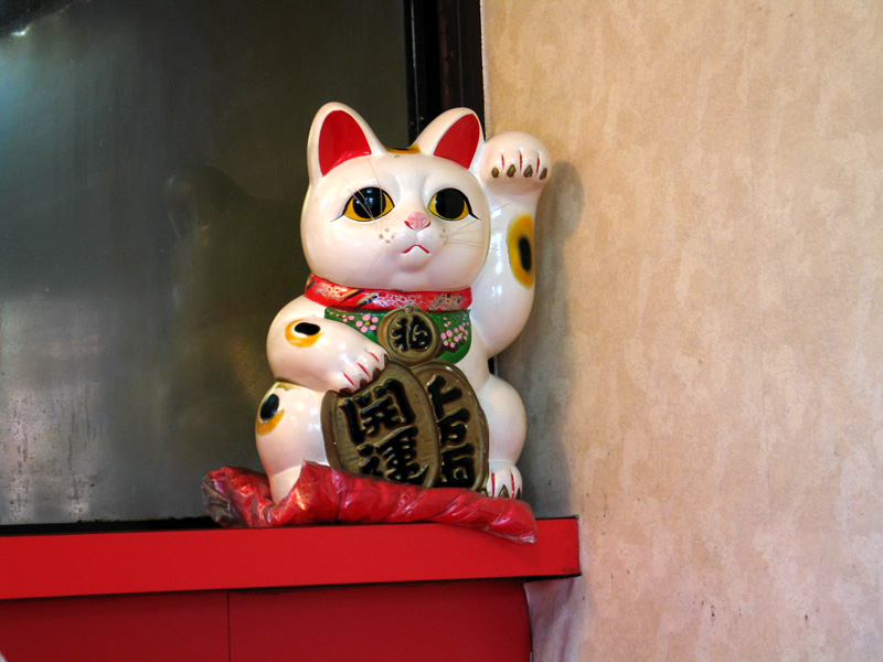 Lucky Cat Japanese Porcelain Maneki neko Health luck blue 